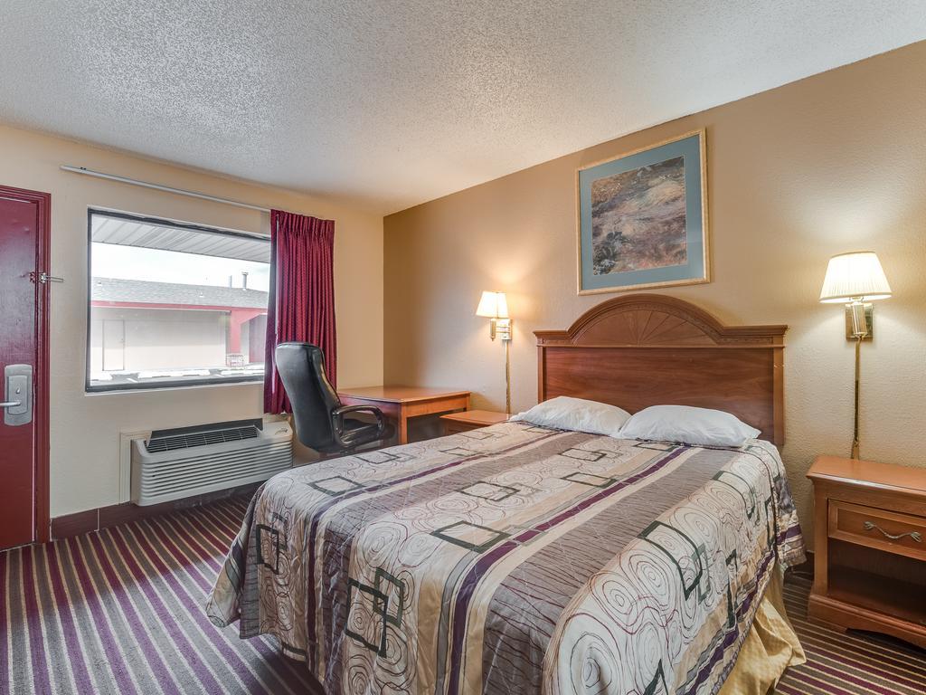 Travelers Inn Midwest City Exteriér fotografie